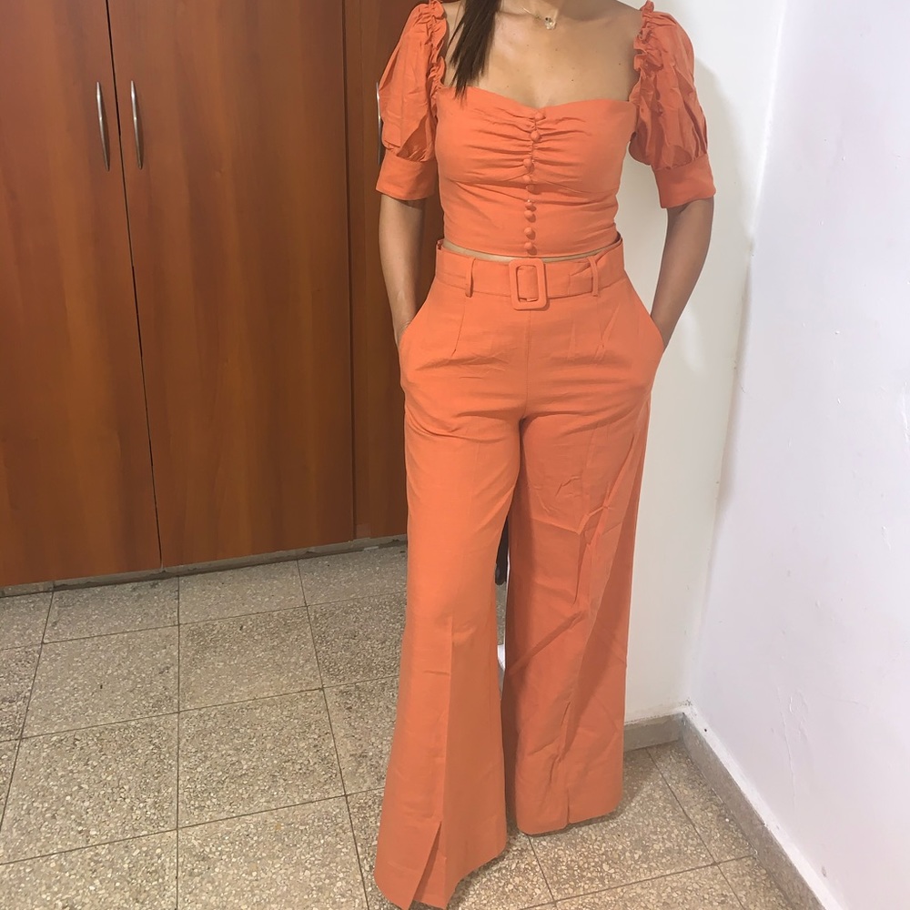 BEAUTIFUL SET IN ORANGE